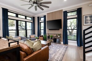 Smart TV, stereo