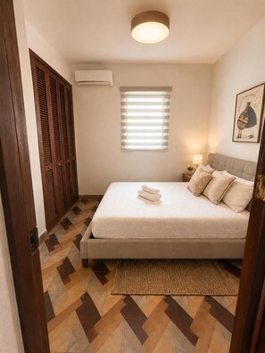 3 bedrooms, desk, travel crib, free WiFi