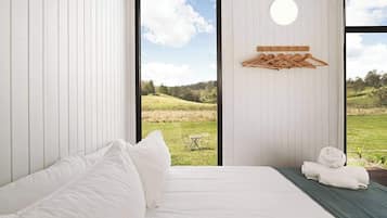 1 bedroom, bed sheets