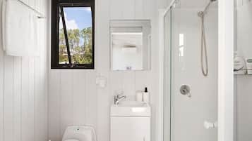 Douche, sĂšche-cheveux, serviettes fournies