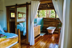 1 bedroom, desk, free WiFi, bed sheets