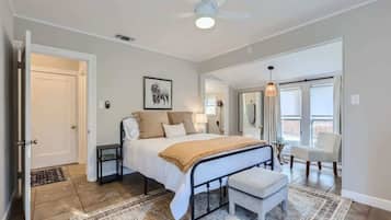 2 bedrooms, iron/ironing board, travel cot, WiFi