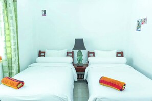 3 habitaciones, tabla de planchar con plancha, wifi y ropa de cama 