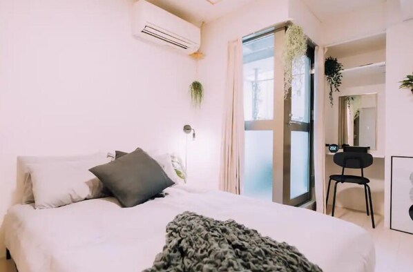 Apartment, 1 Bedroom, Non Smoking | 1 bedroom, desk, iron/ironing board