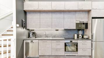 Réfrigérateur, four à micro-ondes, lave-vaisselle