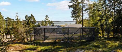 المنطقة المحيطة بالمنشأة