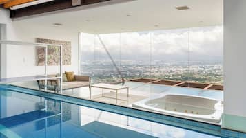 Piscine couverte, piscine chauffée