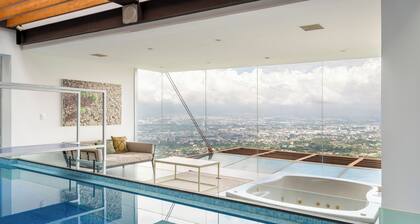 Ram & Thaila Shangri-La Luxury 8 pax 4-br residence w/indoor pool, Jacuzzi & gym