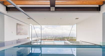 Ram & Thaila Shangri-La Luxury 8 pax 4-br residence w/indoor pool, Jacuzzi & gym