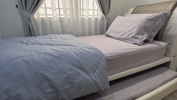 2 bedrooms, desk, iron/ironing board, free WiFi