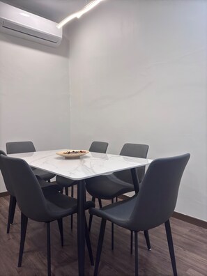 Dining - 7pax 2-bedroom house with WiFi and AC in lovely Bukit Mertajam@Near AEON (Bukit Mertajam)