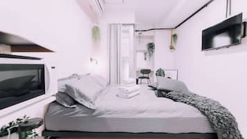 Apartment, 1 Bedroom, Non Smoking | 1 bedroom, desk, iron/ironing board, bed sheets