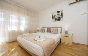 2 bedrooms, in-room safe, free WiFi, bed sheets