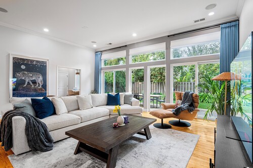 Spacious 5-bedroom house with AC and WiFi in tranquil Palo Alto