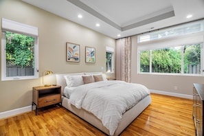 5 bedrooms, desk, iron/ironing board, WiFi