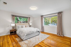 5 室のベッドルーム、デスク、アイロン / アイロン台、WiFi