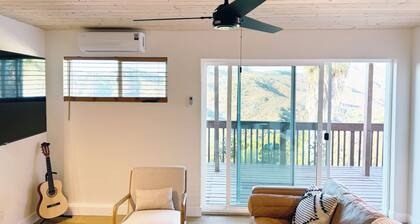 Spacious 3-bedroom/ 2 bath apartment in Topanga Hills with AC