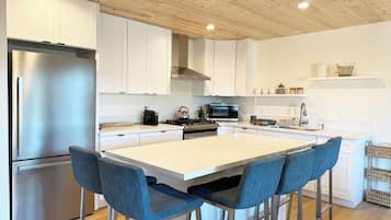 KylskÄp, mikrovÄgsugn, ugn och spishÀll