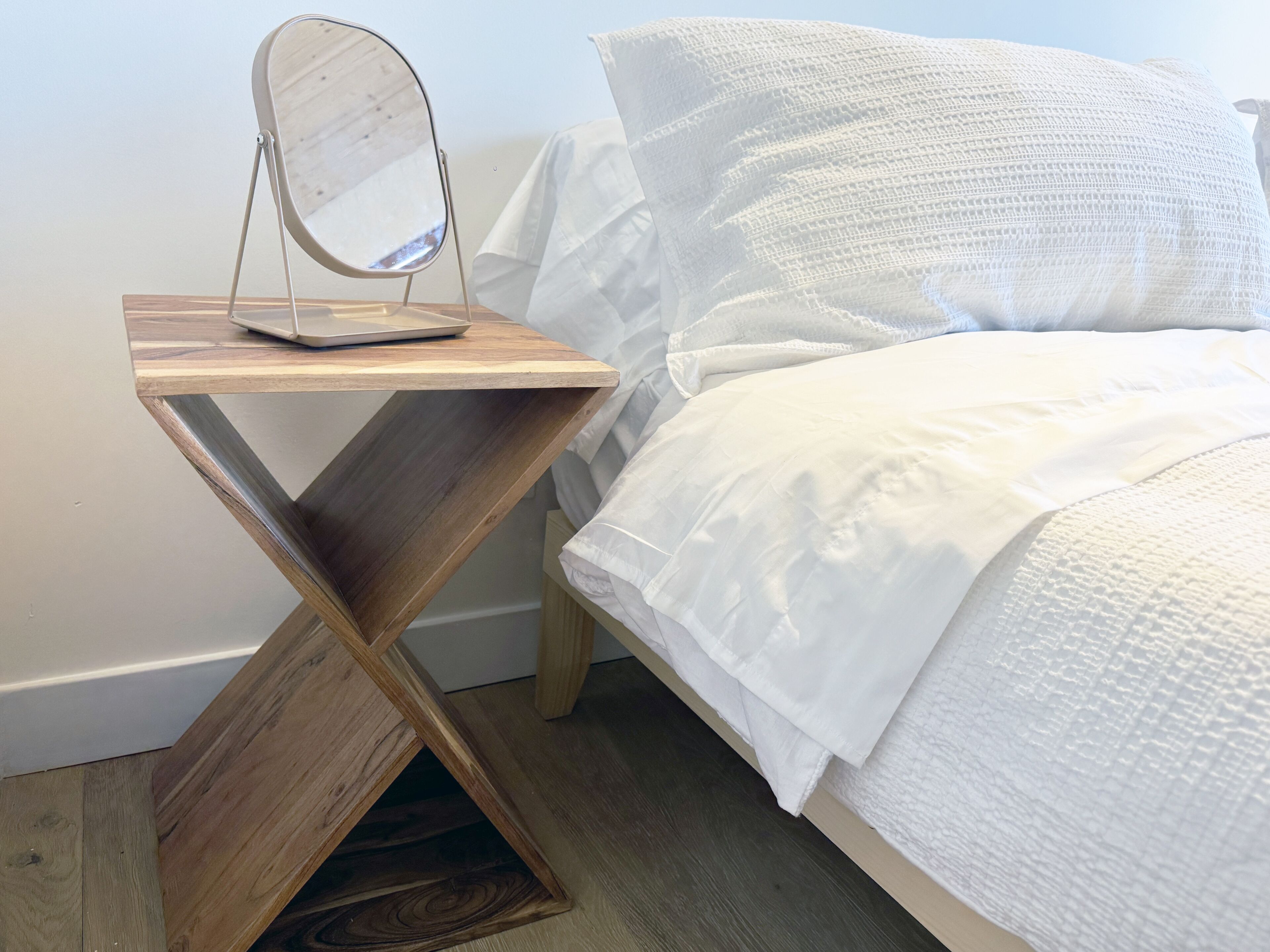 3 多间卧室、熨斗/熨衣板、上网接入、床单