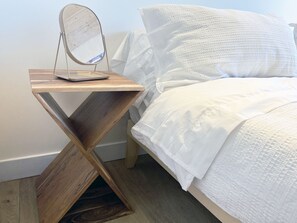 3 habitaciones, tabla de planchar con plancha, internet y ropa de cama 