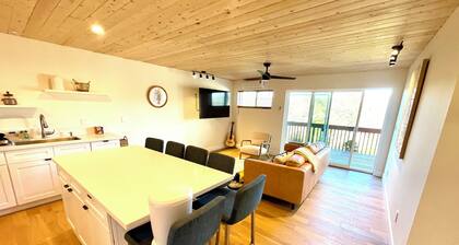 Spacious 3-bedroom/ 2 bath apartment in Topanga Hills with AC