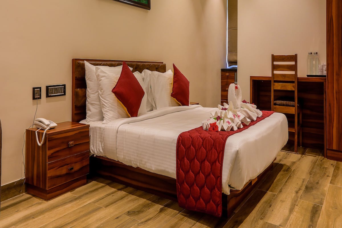 Kamar Premium, pemandangan kebun | Seprai katun Mesir, seprai premium, minibar, dan meja kerja