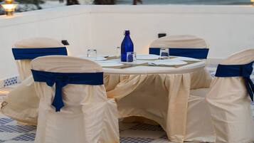 Shower, pancuran hujan, perlengkapan mandi gratis, dan pengering rambut