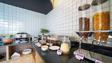 Alimentos y bebidas