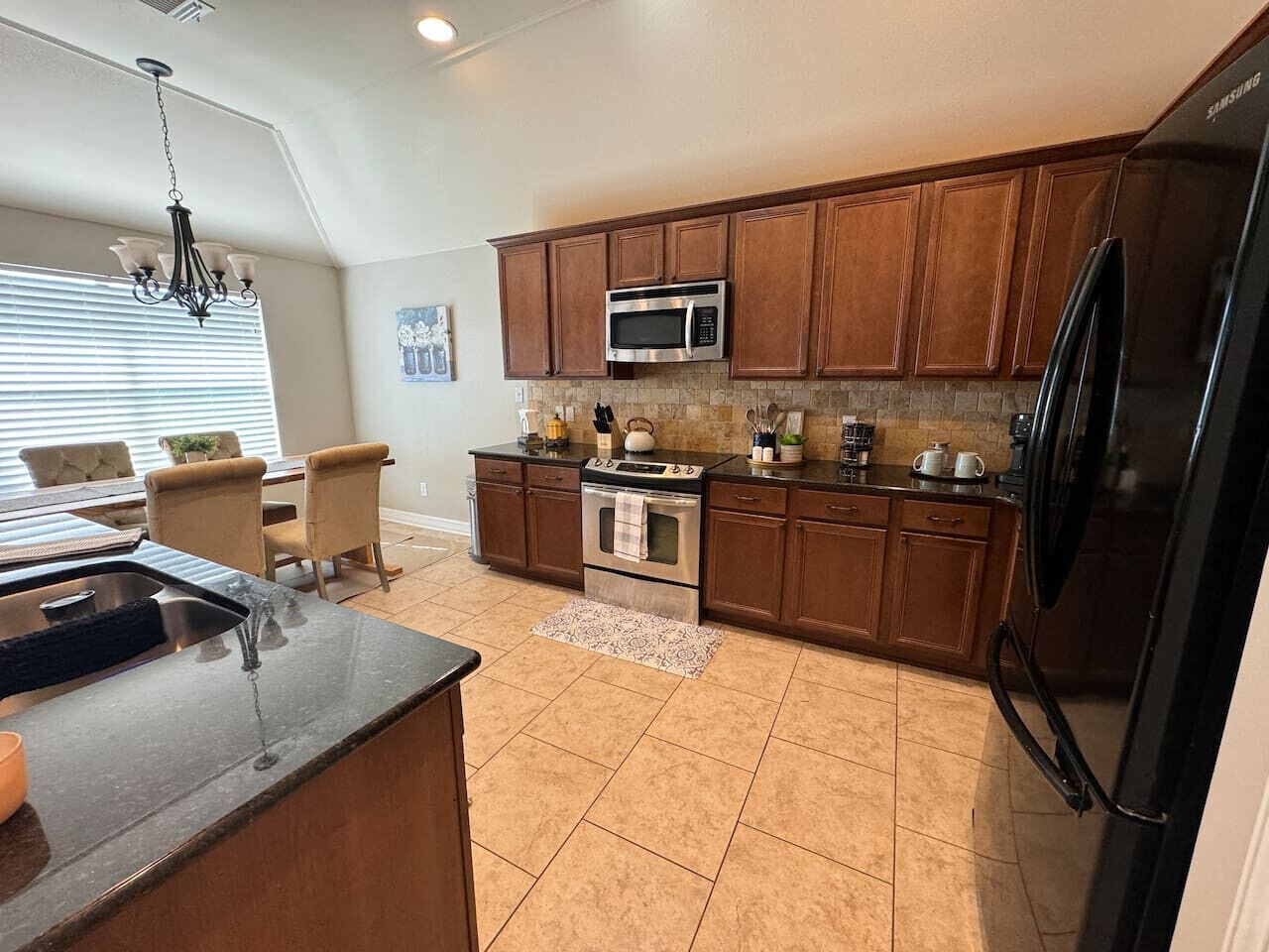 雪櫃、微波爐、焗爐、爐具