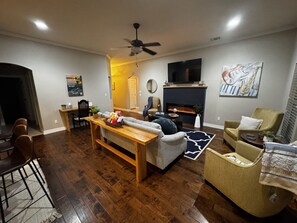 TV, fireplace