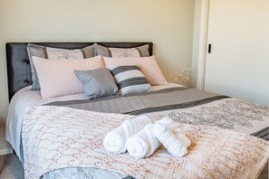 1 dormitorio, escritorio, tabla de planchar con plancha y wifi gratis