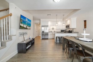 Fridge, microwave, oven, stovetop - Sunset Sanctuary | 3BR Monthly | In-Unit Laundry (Hampton)