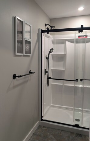 Free toiletries, hair dryer, towels, soap - Newly Renovated Acadia Apartment Maple Street (Ellsworth)