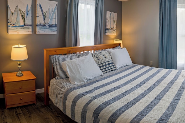 2 bedrooms, iron/ironing board, free cribs/infant beds, free WiFi