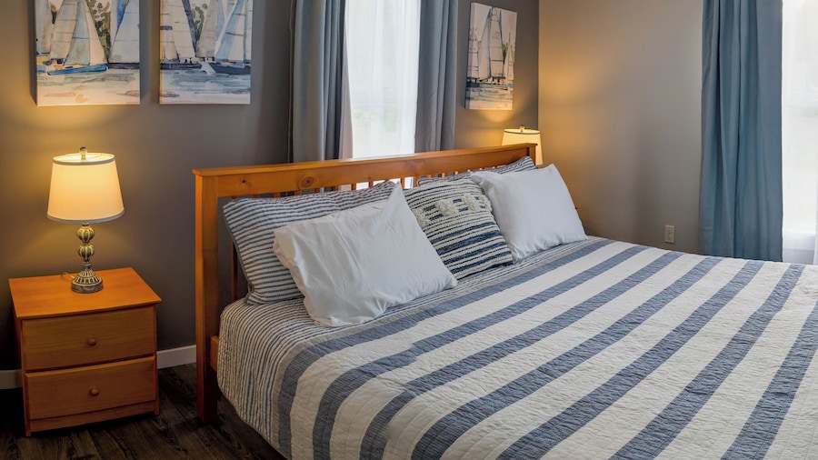 Newly Renovated Acadia Apartment Maple Street