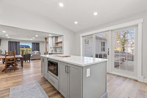 Interior - Modern Ranch in Skaneateles (Skaneateles)