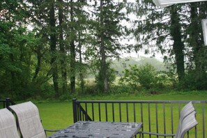 Outdoor dining - Modern Ranch in Skaneateles (Skaneateles)