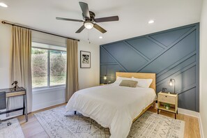3 bedrooms, desk, iron/ironing board, Internet - 6 Mi to Appalachian Trail: Modern Front Royal Gem! (Front Royal)