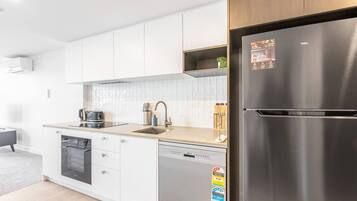 雪櫃、微波爐、焗爐、爐具