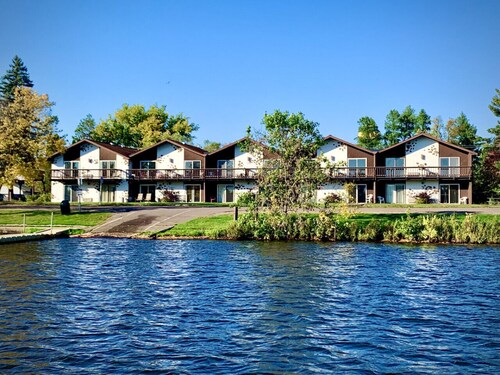 Every Room with a Beautiful View of The Wisconsin River *