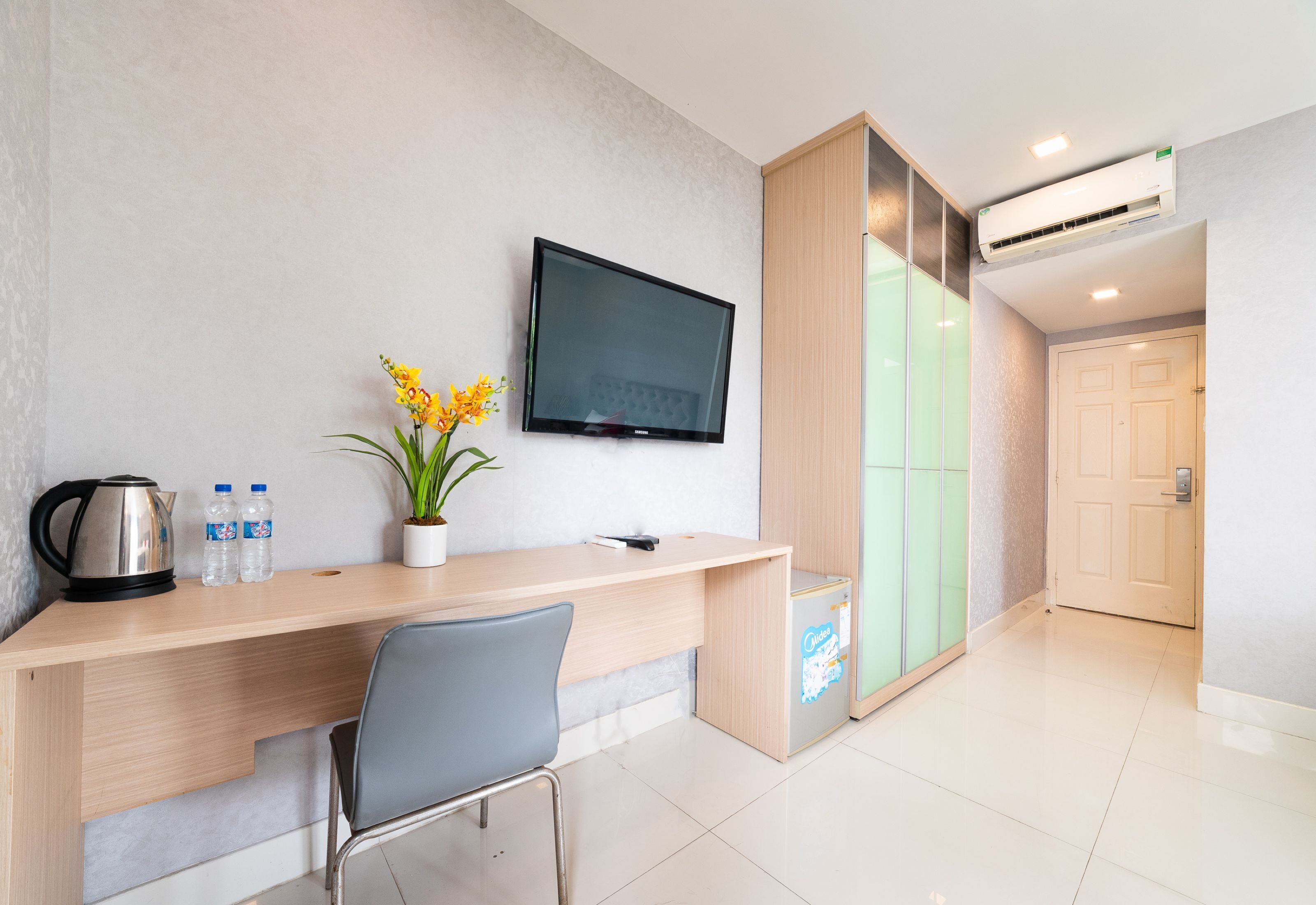 Deluxe Suite | Minibar, desk, laptop workspace, soundproofing