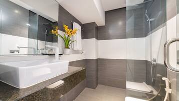 Deluxe Double Room | Bathroom