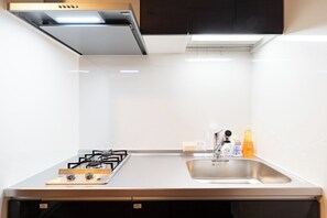 Fridge, microwave, stovetop, cookware/dishes/utensils - ART NAGARA (Osaka)