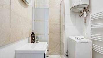 Bruser, hårtørrer, håndklæder