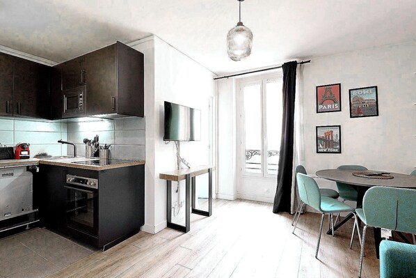 冷蔵庫、電子レンジ、オーブン、食器洗い機