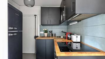 Frigorífic, microones, forn i cafetera i tetera