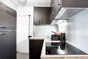 冷蔵庫、電子レンジ、オーブン、食器洗い機