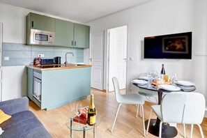 Unclassified image, 5 of 9, button - 164 Tournesol Suite - Superb 4p Apt- Montreuil (Montreuil)