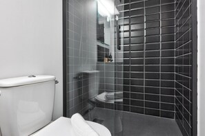 淋浴設備、風筒、提供毛巾