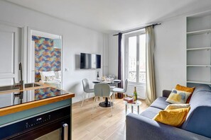 Unclassified image, 4 of 9, button - 164 Tournesol Suite - Superb 4p Apt- Montreuil (Montreuil)